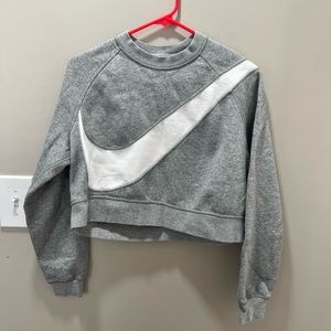 Cropped Nike Crew Neck Size Medium